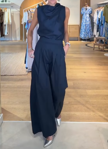 Women's Sleeveless Suit