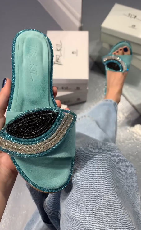 Women's Flat Eyes Carved Slippers