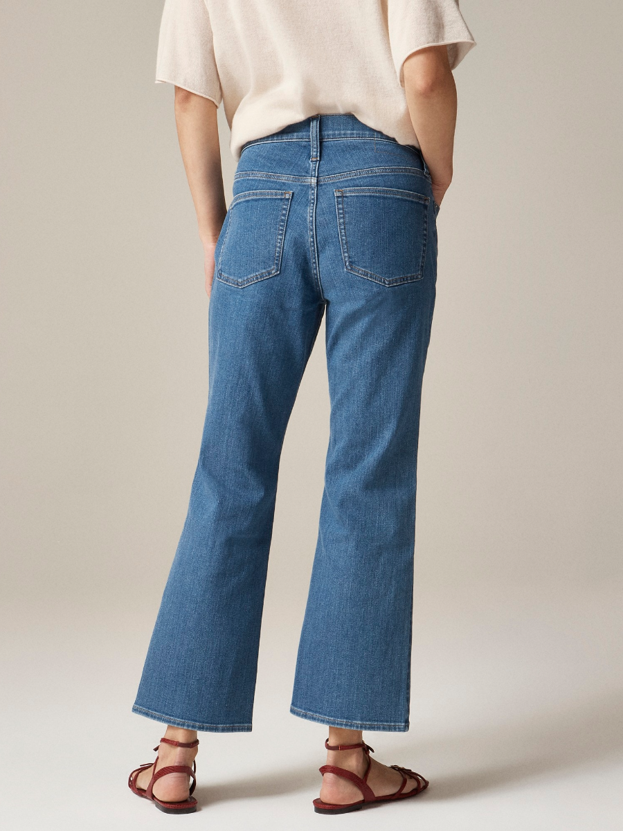 Mid-rise kickout jean